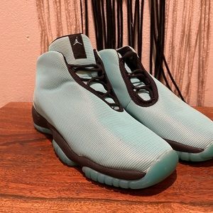 ‼️SOLD ‼️ Air Jordan Future GG in Bleached Turquoise and Black size 5 YOUTH